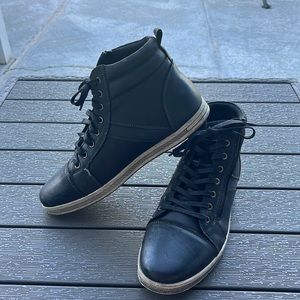 Mens size 10.5 (3E) skater shoes